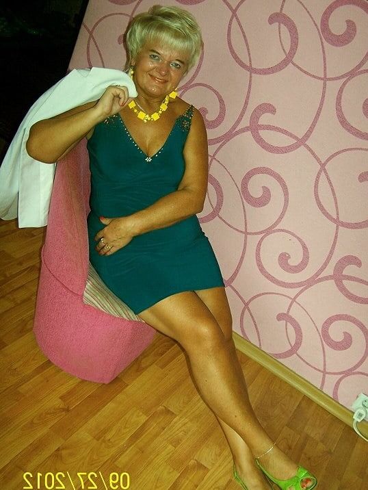 MILF with nice legs : Zofia