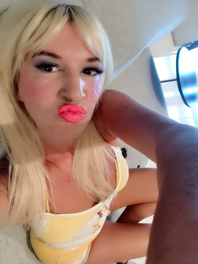 Greek Slutty MILF from Social Media : M.X. vol