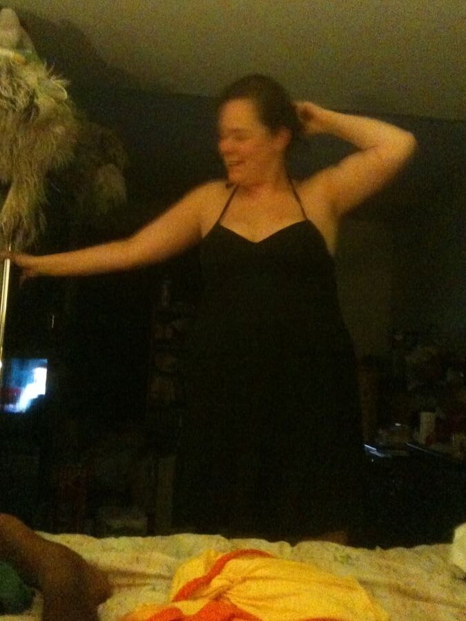 sexychubbyangela just posing