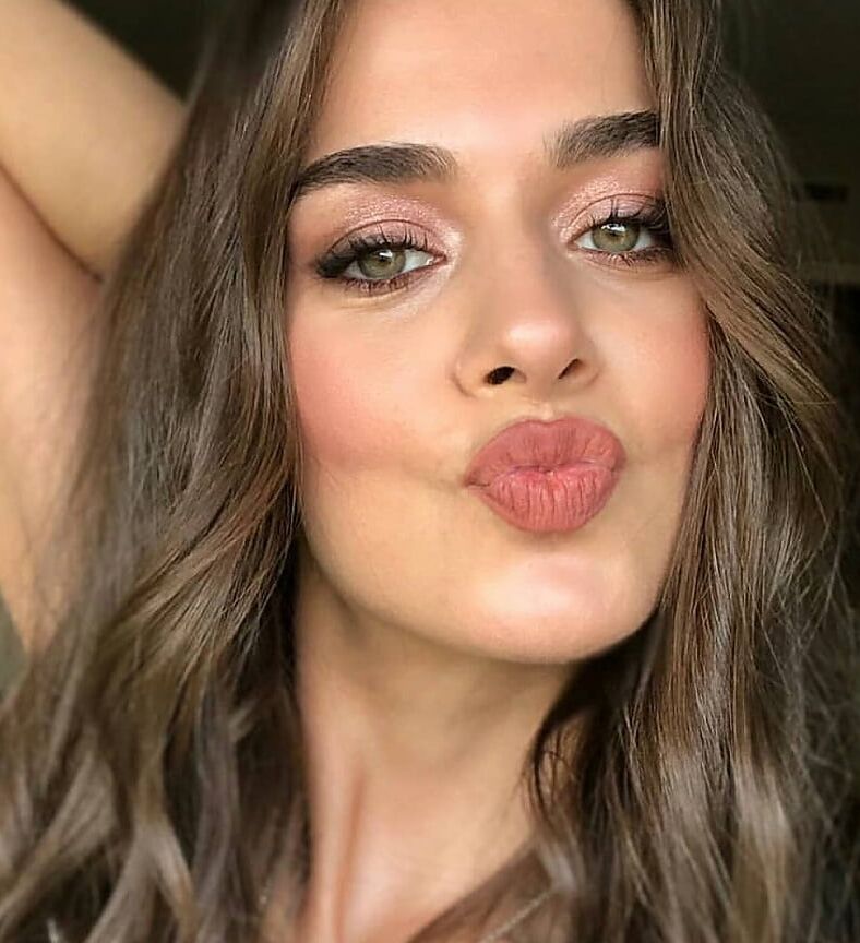 turkish celebrity bensu soral