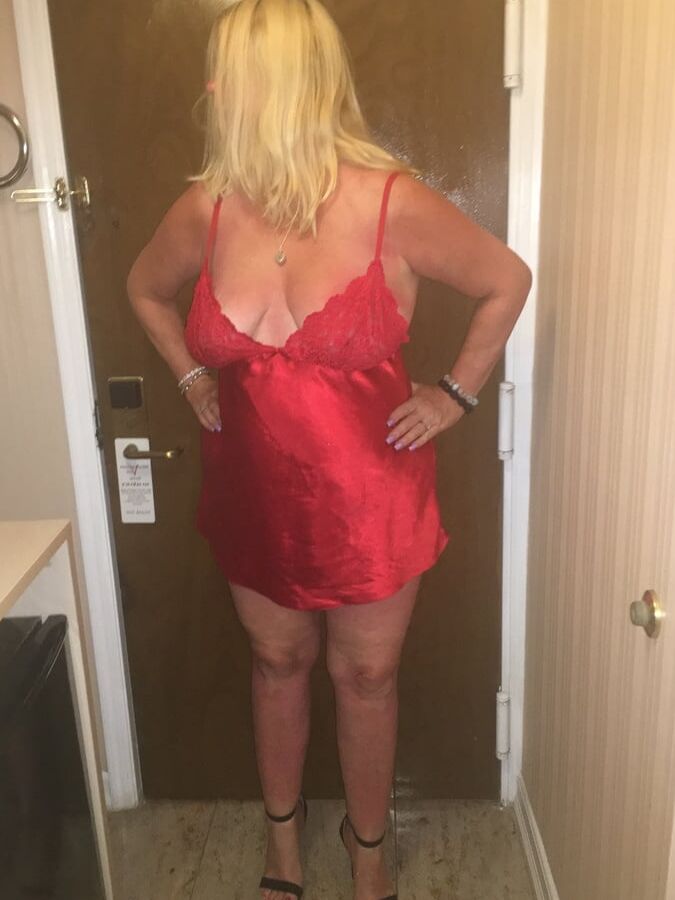 sexy mature curvy blonde blue eyes lady and hung inch guy