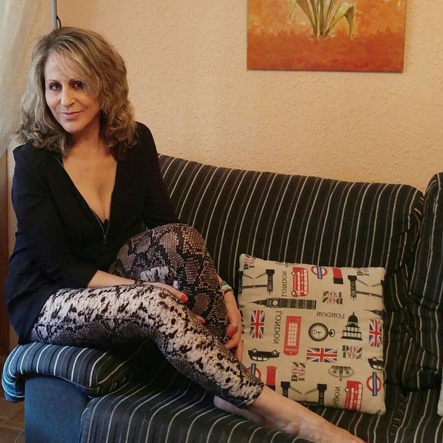 Hot amateur mature Marie in very thight pants
