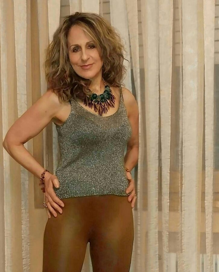 Hot amateur mature Marie in very thight pants