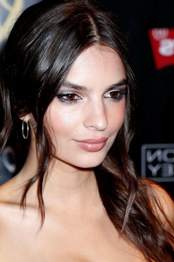 Emily Ratajkowski -