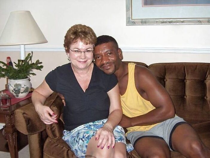 SLUT WIFE LIKES BLACK COCK