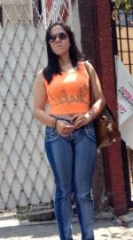 LINDA NALGA MARCANDO LA RAYA DEL CULO