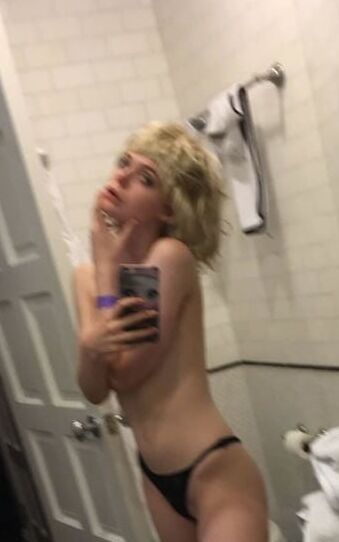 ELLE-FANNING (RUDE AND NUDE)SG