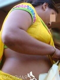 Bhabhi aunty caught outdoor hot