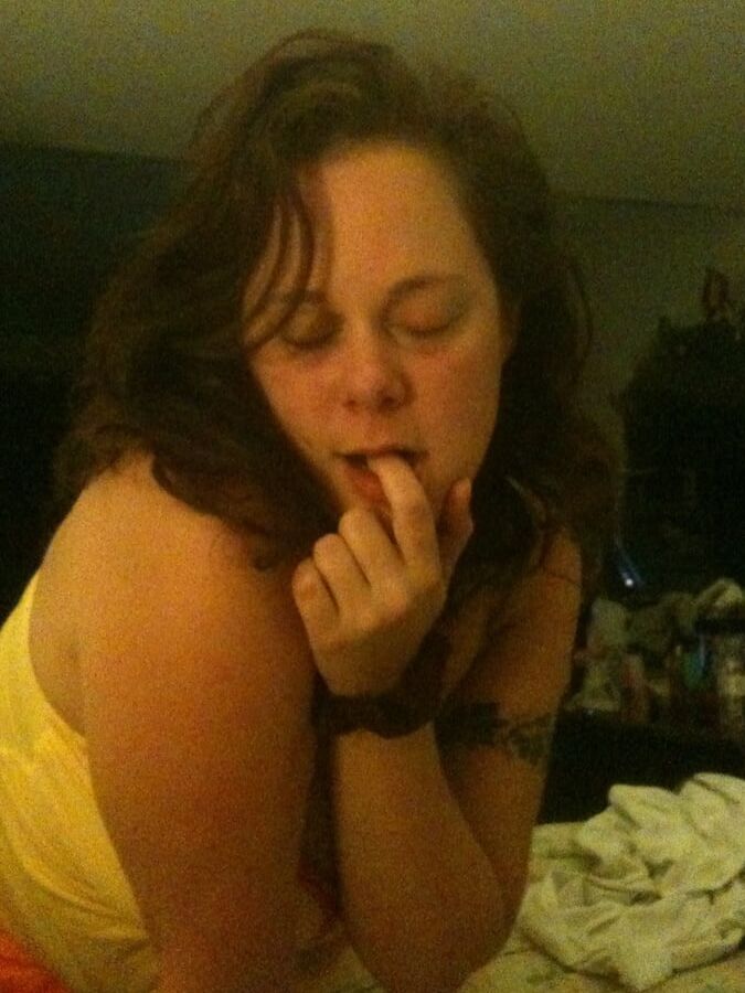 sexychubbyangela just posing