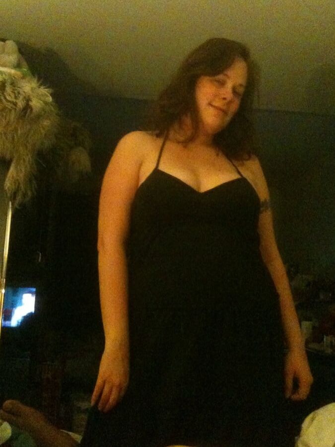 sexychubbyangela just posing