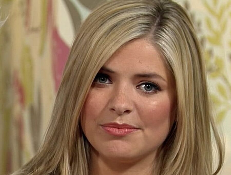 Lockdown Distraction - Holly Willoughby