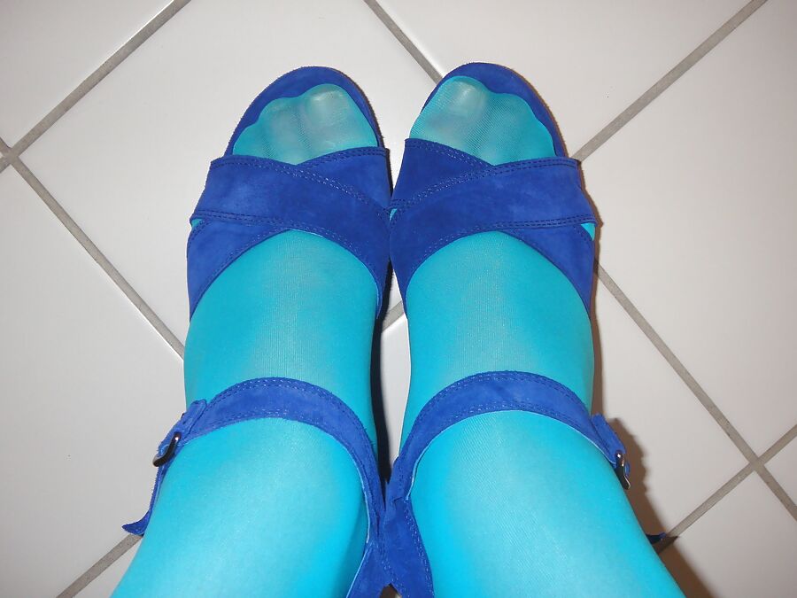 In strumpfhose und tanger