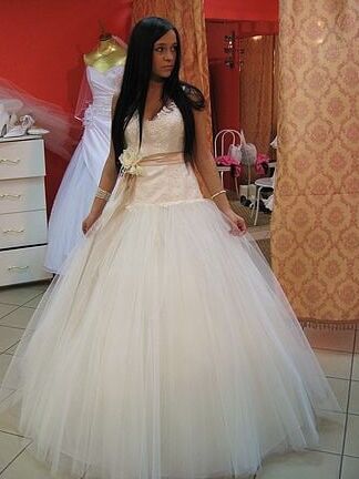 WEDDING WHORE