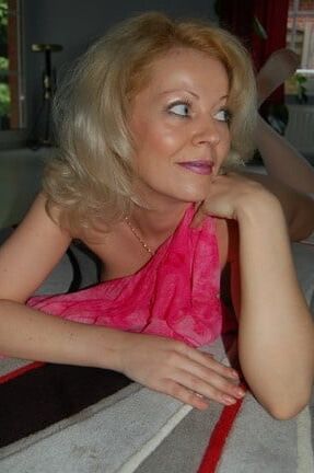 BIG TITS BLONDE MILF