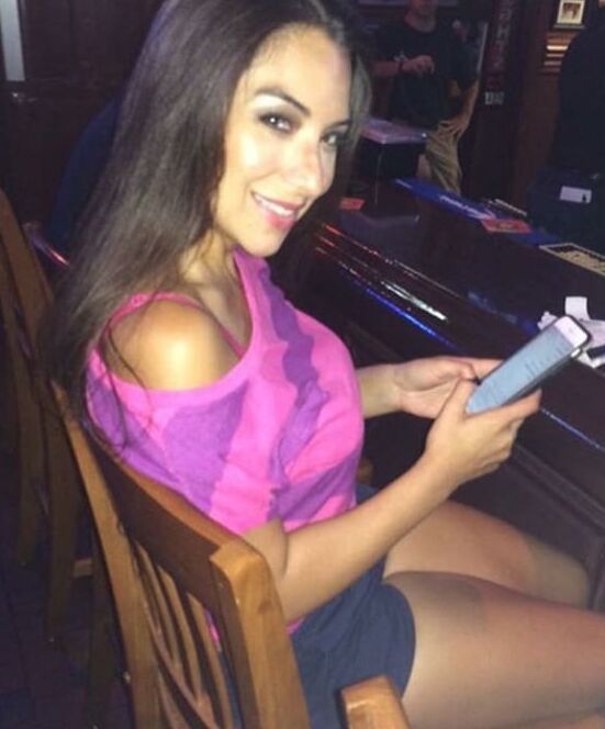 HOT Saint Louis, MO Bartender And Singer