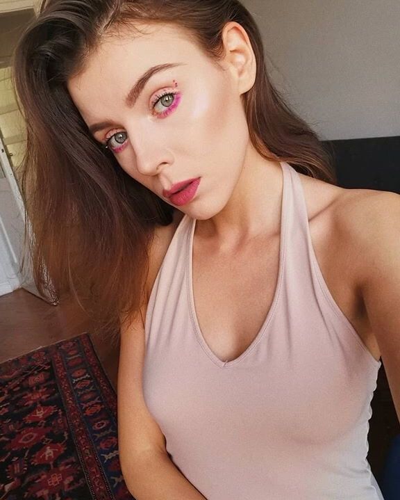 Karolina Pielesiak Polish YouTuber Szparagi