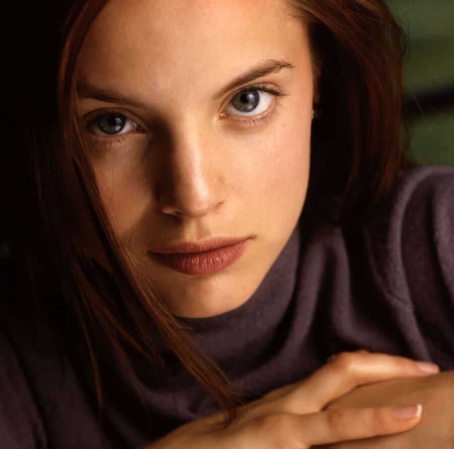 Sexy Mena Suvari -