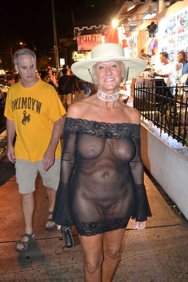 Older and hot (Braless)