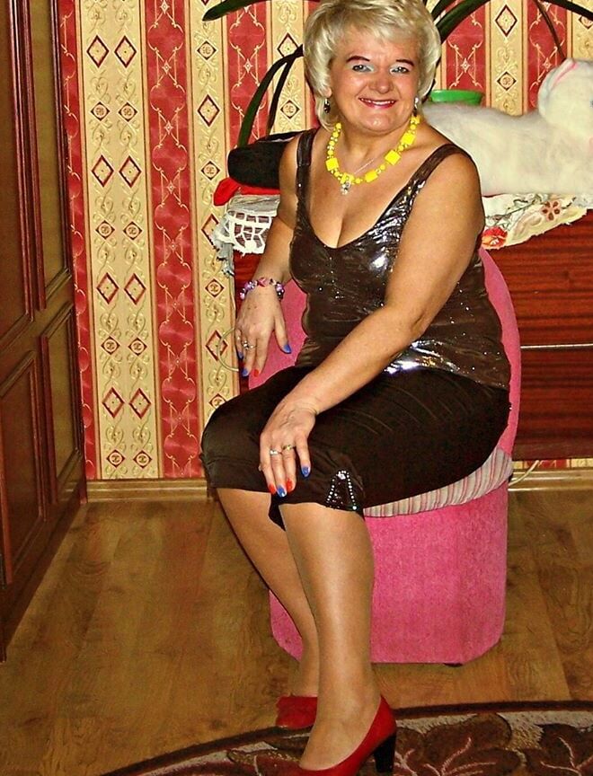 MILF with nice legs : Zofia