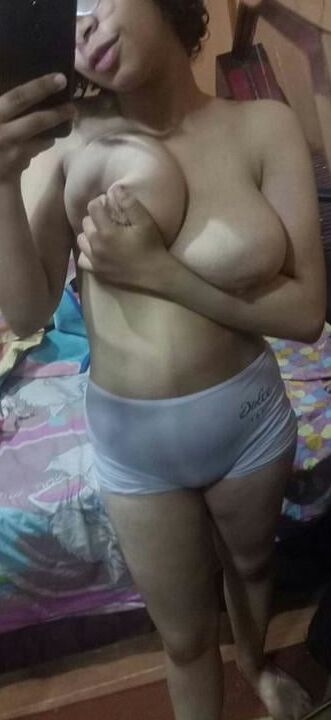 Chavita apretandoce