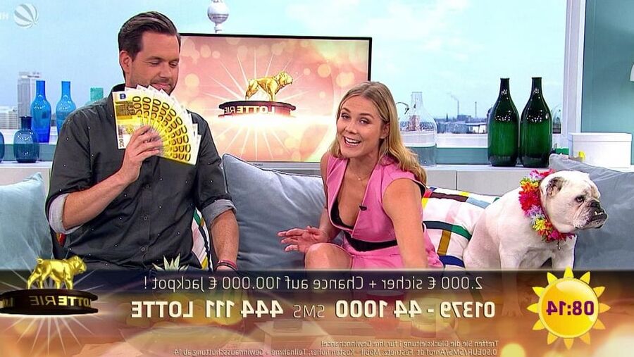 Zeige-Nutte Alina Merkau
