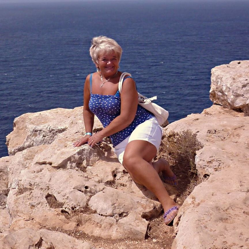 MILF with nice legs : Zofia