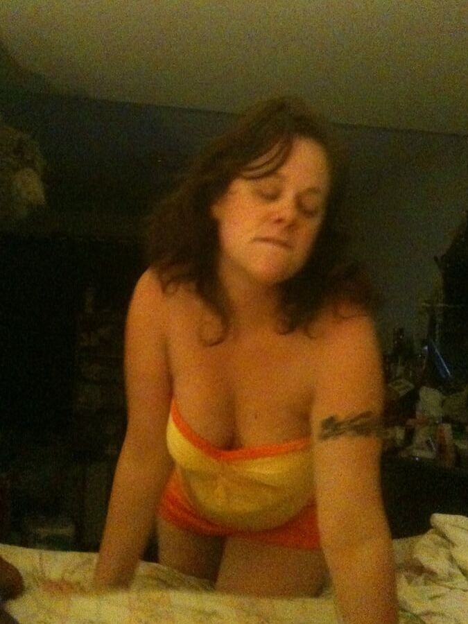 sexychubbyangela just posing