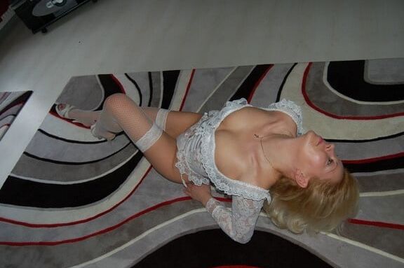 BIG TITS BLONDE MILF