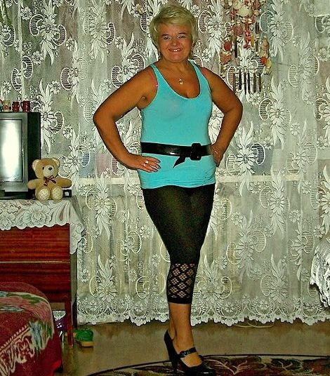 MILF with nice legs : Zofia