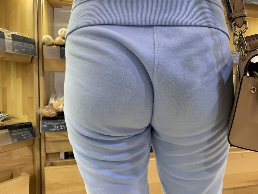 Mmm hot ass mature