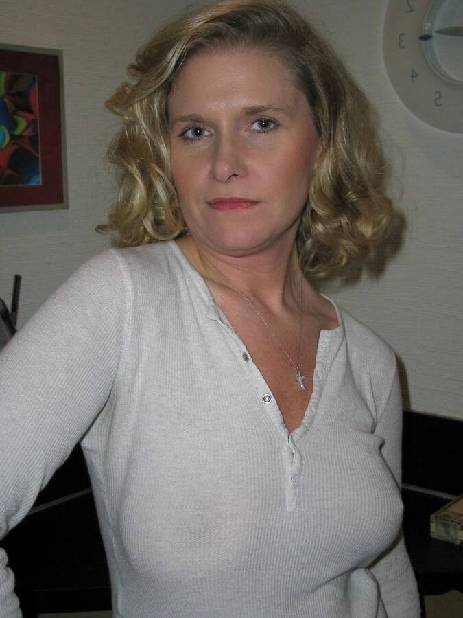 Older and hot (Braless)