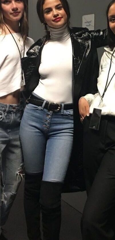 Female celebs - randOm tIts
