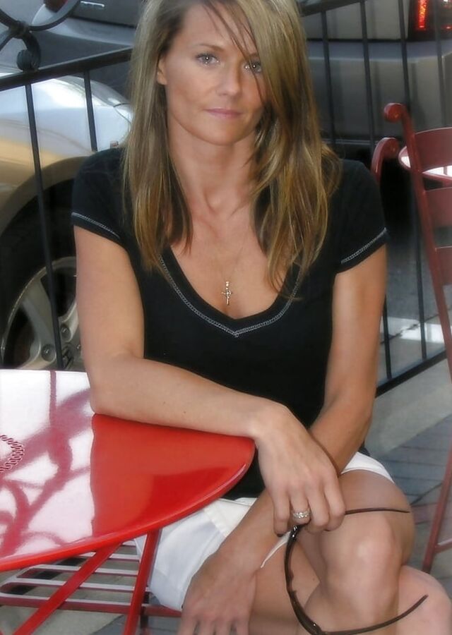 Slim Elegant Milf Naked at Home