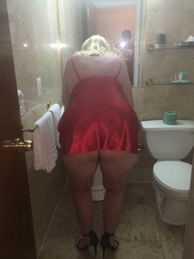 sexy mature curvy blonde blue eyes lady and hung inch guy