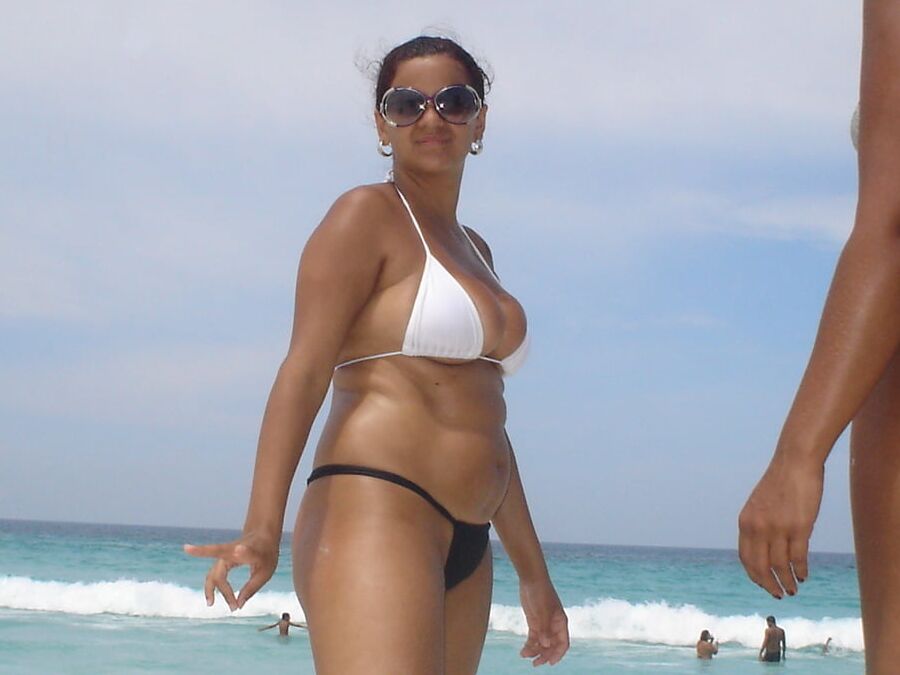 latina hollyday sexy