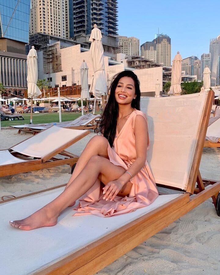 Instagram Babe Erim Indian Sexy Slut Tight Body Dresses Legs