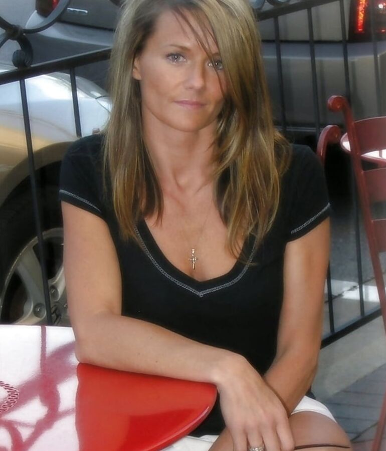 Slim Elegant Milf Naked at Home