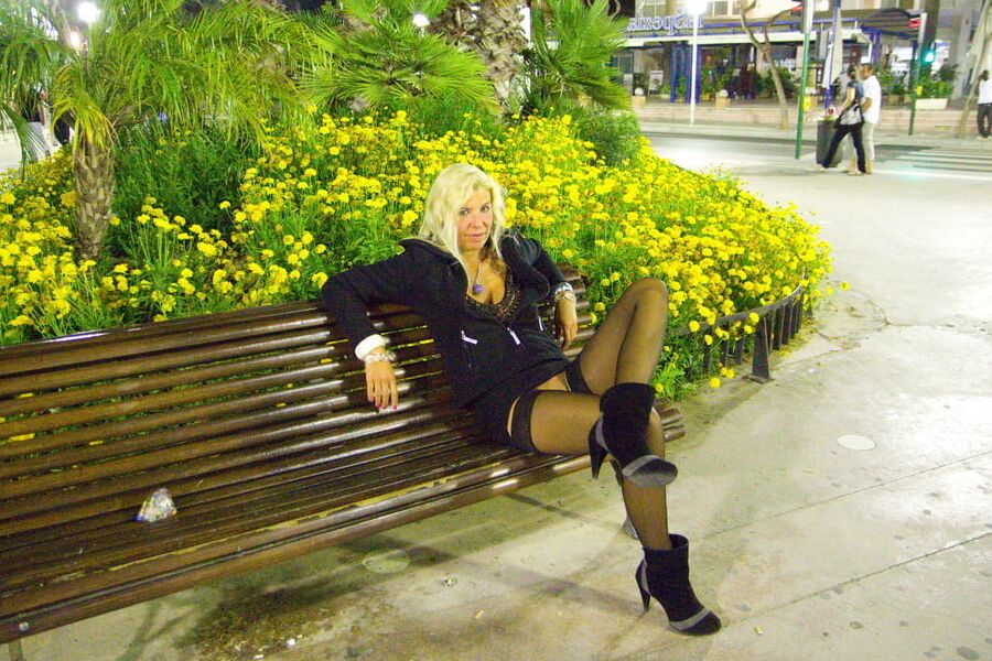 Julia miniskirt no panties