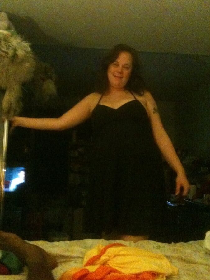 sexychubbyangela just posing