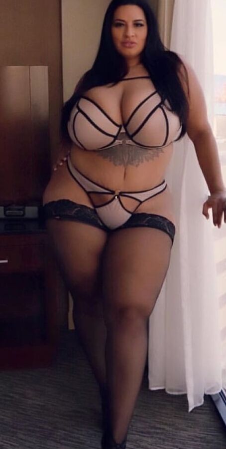 VIXENS WITH DA THICK LEGZ