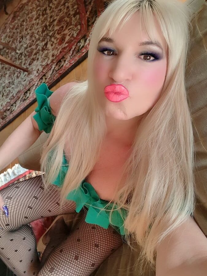 Greek Slutty MILF from Social Media : M.X. vol