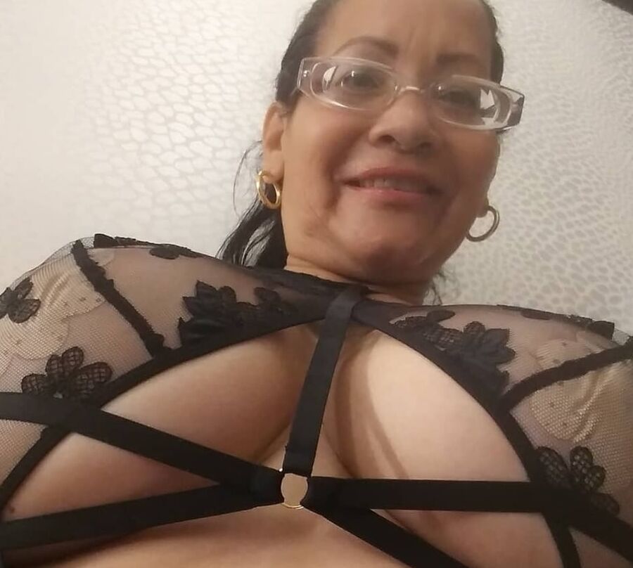 Tia madura goloza