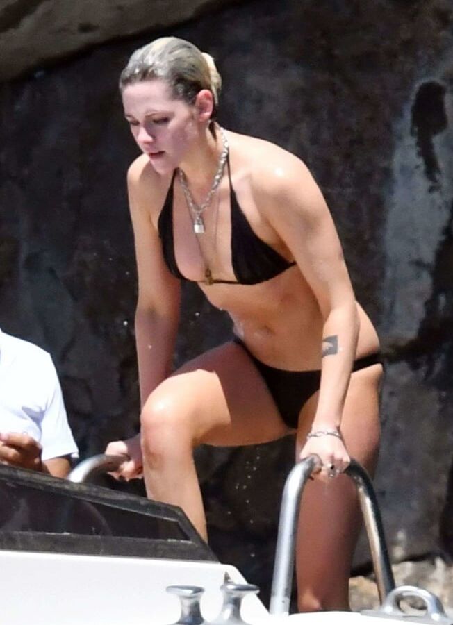Kristen Stewart Sexy Pics