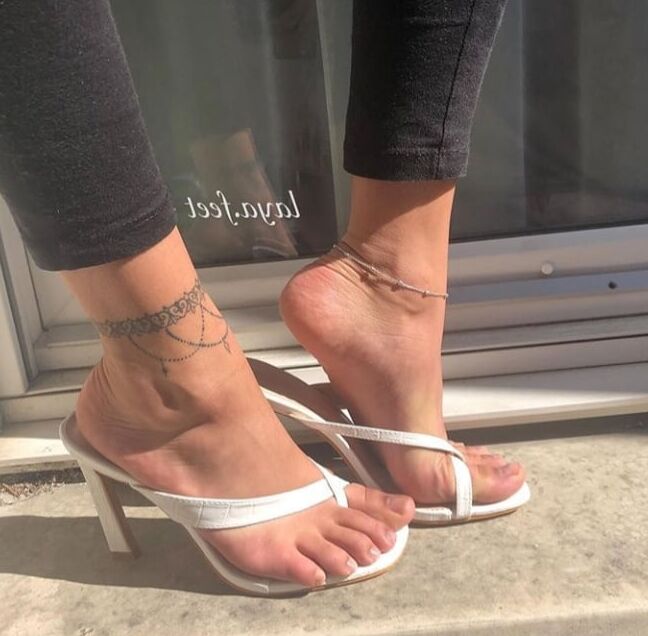 Moi feet domina