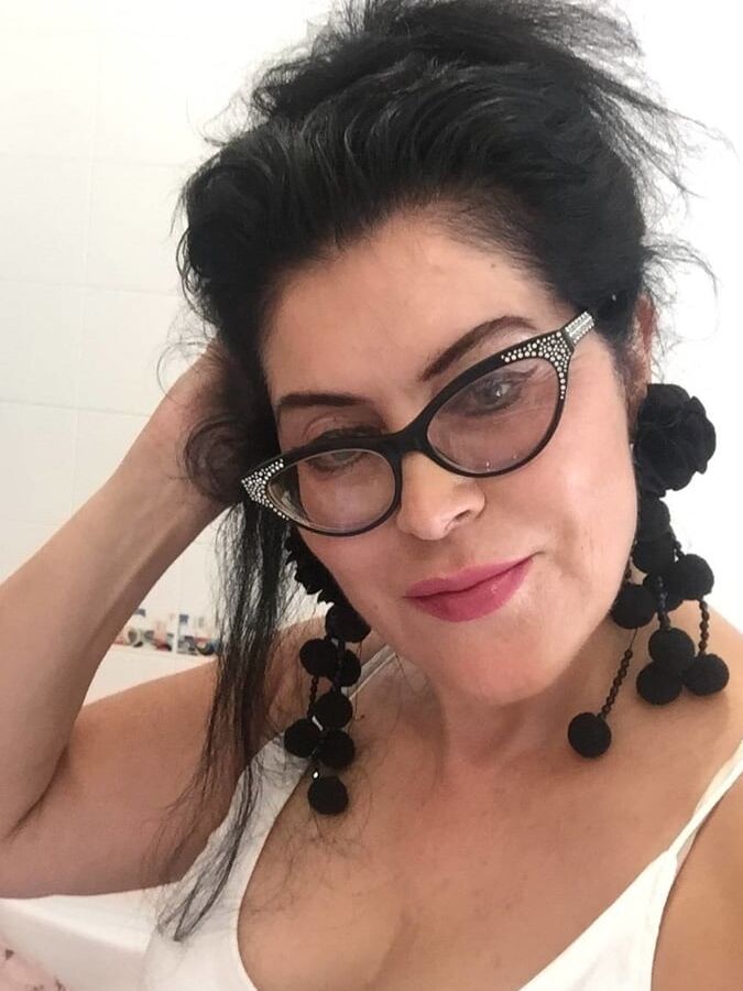 Sexy milf bitch