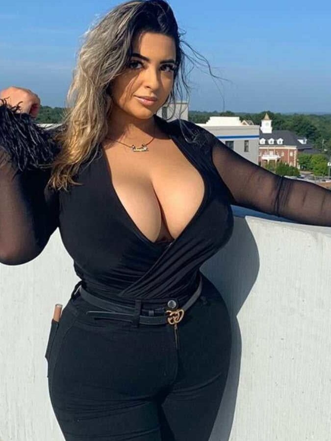CLEAVAGE VALLEY ( V ) FAV VIEWS