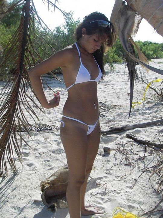 Top Shaved Girl Naked on the Fkk Beach