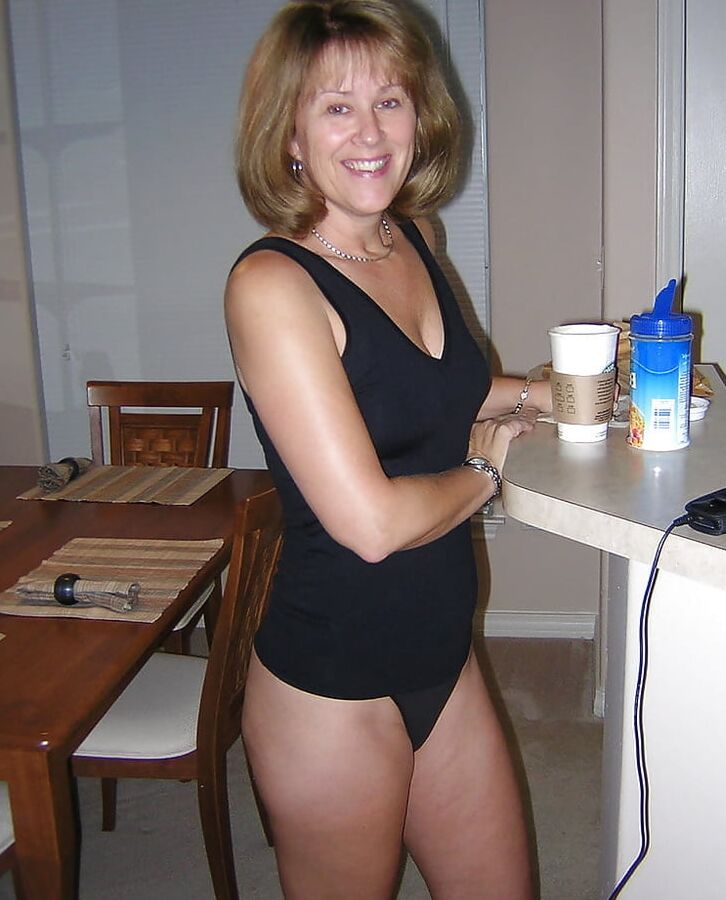 Older Slim MILF Loves Creampies And Cock In Her Loose Holes
