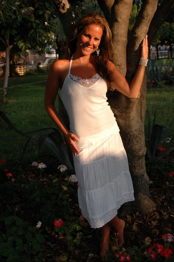 wife brune nude exposed