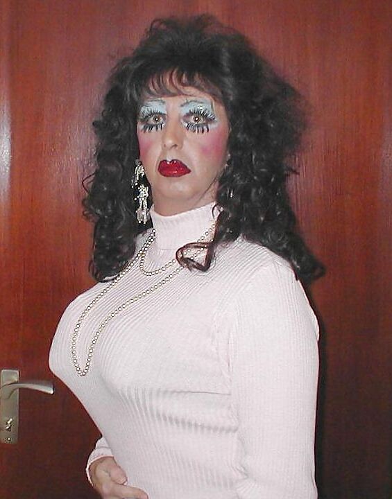 Expose this sissy.